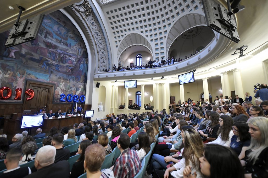 Emoțiile începutului de an școlar au trecut. Nu și pentru studenți: cum stă situația la universități