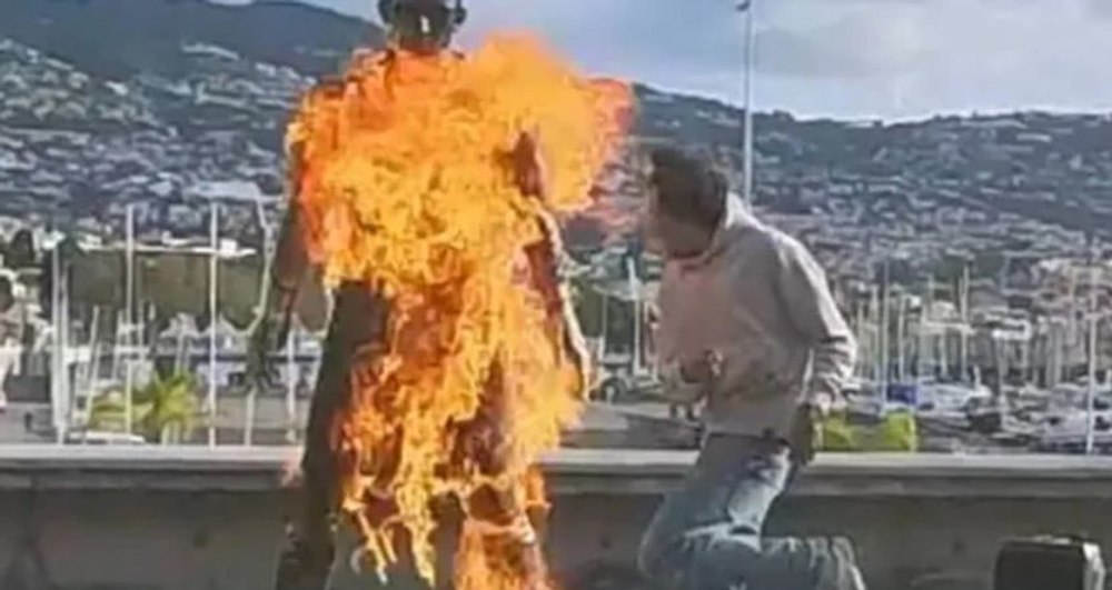 A dat foc celebrei statui a lui Cristiano Ronaldo, din orașul natal al fotbalistului: „Ultimul avertisment”