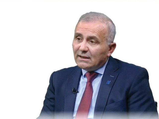 A SPUS AZI LA ZF LIVE. Vestea proastă? Cresc preţurile apartamentelor din cauza taxelor. Vestea bună? Nota de plată va fi achitată de dezvoltatori. Gabi Arteni, preşedinte APAIR: Efectul taxei pe carbon se va vedea în preţurile apartamentelor noi. Este o creştere etapizată pe care o vor absorbi dezvoltatorii