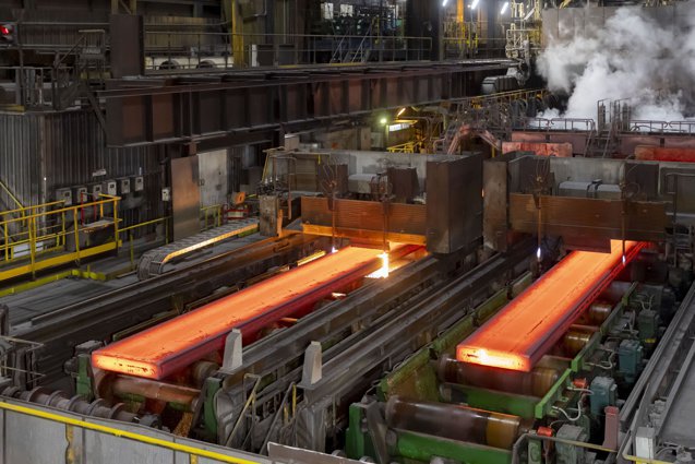 Acţiunile ArcelorMittal Hunedoara s-au prăbuşit de aproape şase ori după anunţul preluării de către Dorinel Umbrărescu, într-un episod speculativ cu volume mari şi volatilitate extremă pe piaţa AeRO