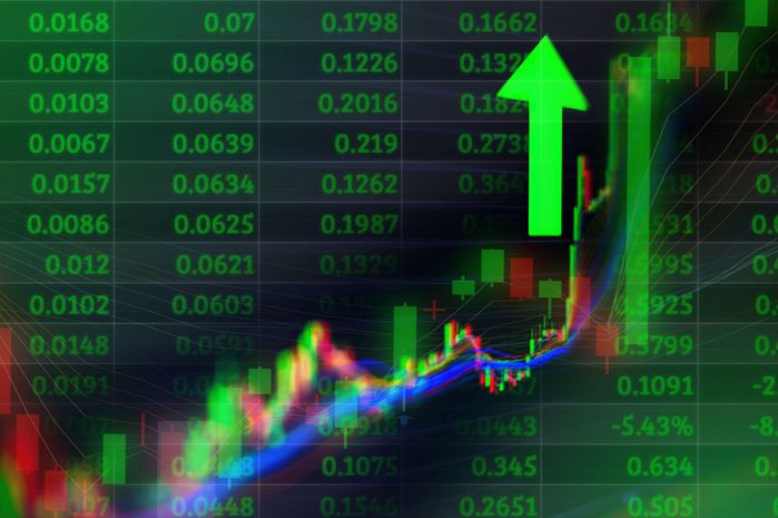 Acţiunile Băncii Transilvania au urcat cu 3% la maxime istorice, pe rulaje duble, la o zi după CEE Forum, într-o şedinţă în care BET a trecut de 27.000 de puncte. Hidroelectrica, plus 3,8%. One United, plus 6,5%