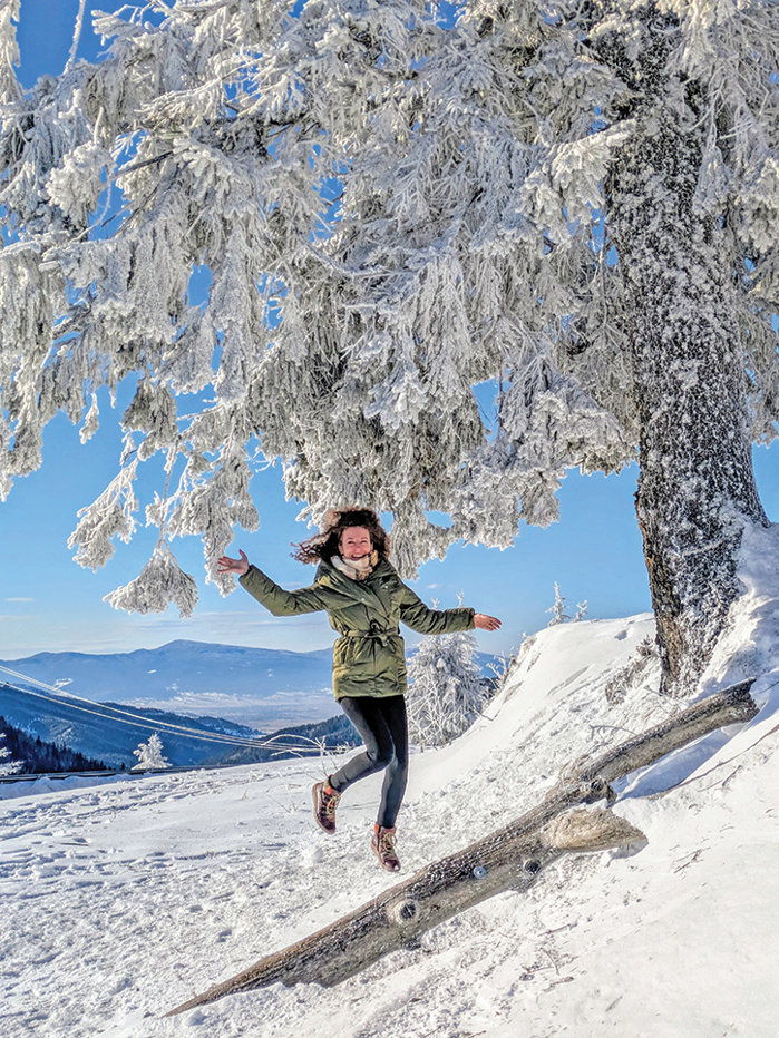 Afaceri de la Zero. Renata Chindea, pasionată de călătorii, a pornit Hai cu Renu, un proiect prin care oferă consiliere şi planificare pentru vacanţe atât în România, cât şi în toată lumea. „Îmi place să zic că sunt un arhitect de călătorii“