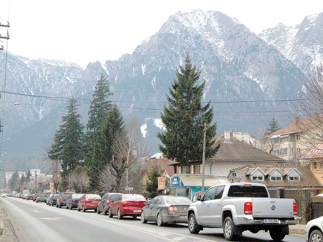 Aglomeraţie pe Valea Prahovei: Cozi în trafic de până la 7 kilometri