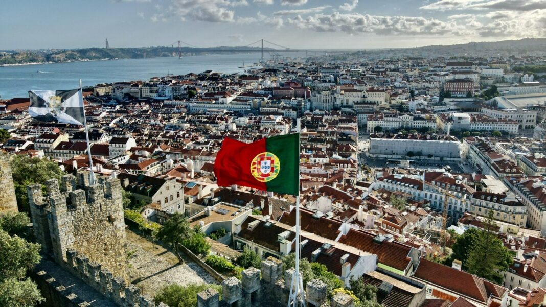 Alegeri prezidenţiale în Portugalia: Candidatul extremei drepte, Andre Ventura, favorit în primul tur / Puterea preşedintelui este mai degrabă simbolică în Portugalia