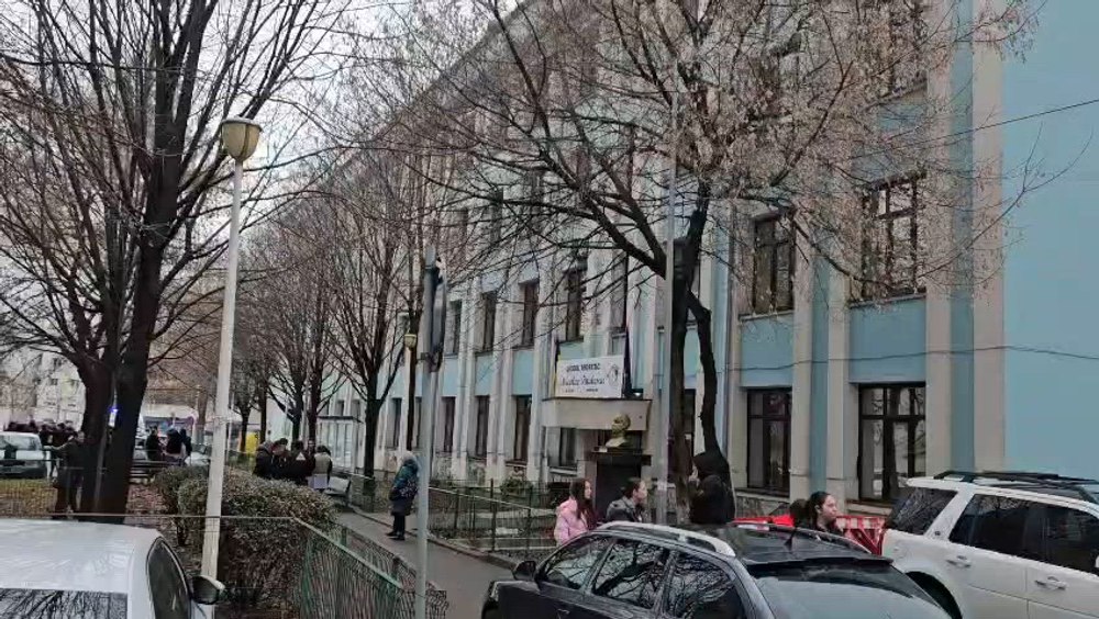 Alertă în municipiul Slatina. Peste 220 de elevi și cadre didactice de la Liceul „N. Titulescu” au fost evacuate din cauza unui miros suspect
