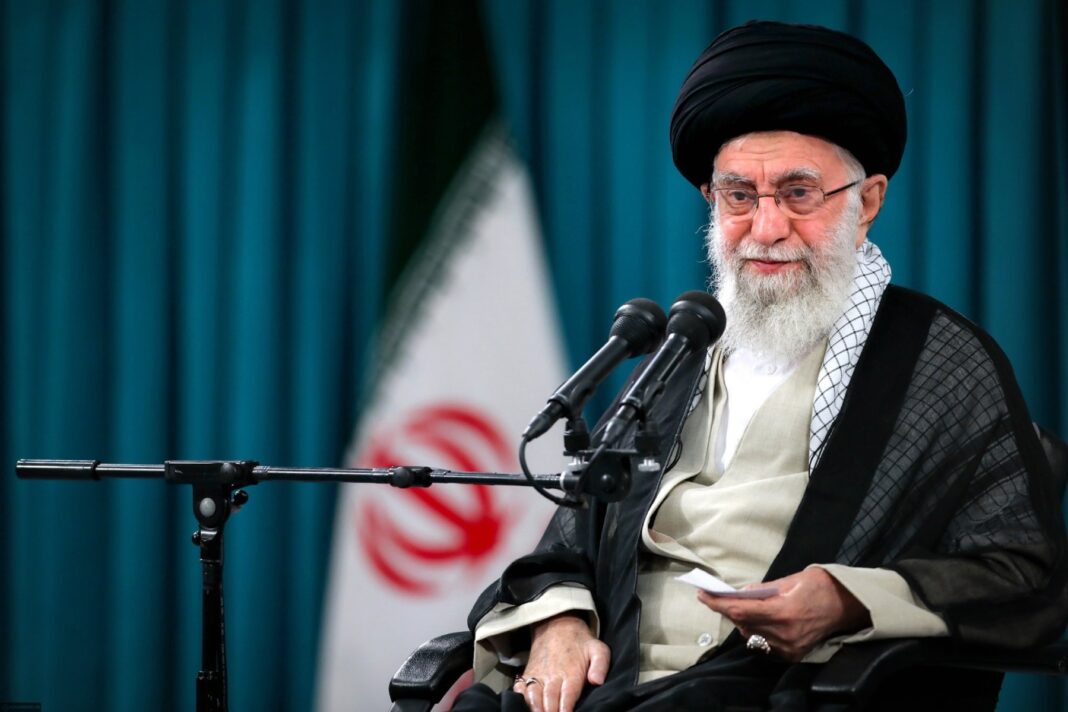 Ali Khamenei recunoaște că mii de persoane au fost ucise în protestele din Iran, unele într-un mod „inuman și sălbatic” / Ayatollahul dă vina pe SUA pentru numărul victimelor