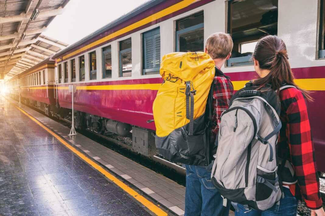 Alianţa Naţională a Organizaţiilor Studenţeşti din România cere revenirea la reducerea de 90% la transportul feroviar şi alocarea fondului de burse pe toată durata anului
