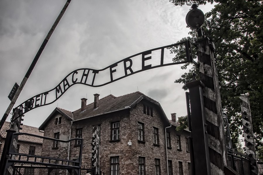 Ambasada SUA: „Holocaustul a început cu ură tolerată și tăcere acceptată”