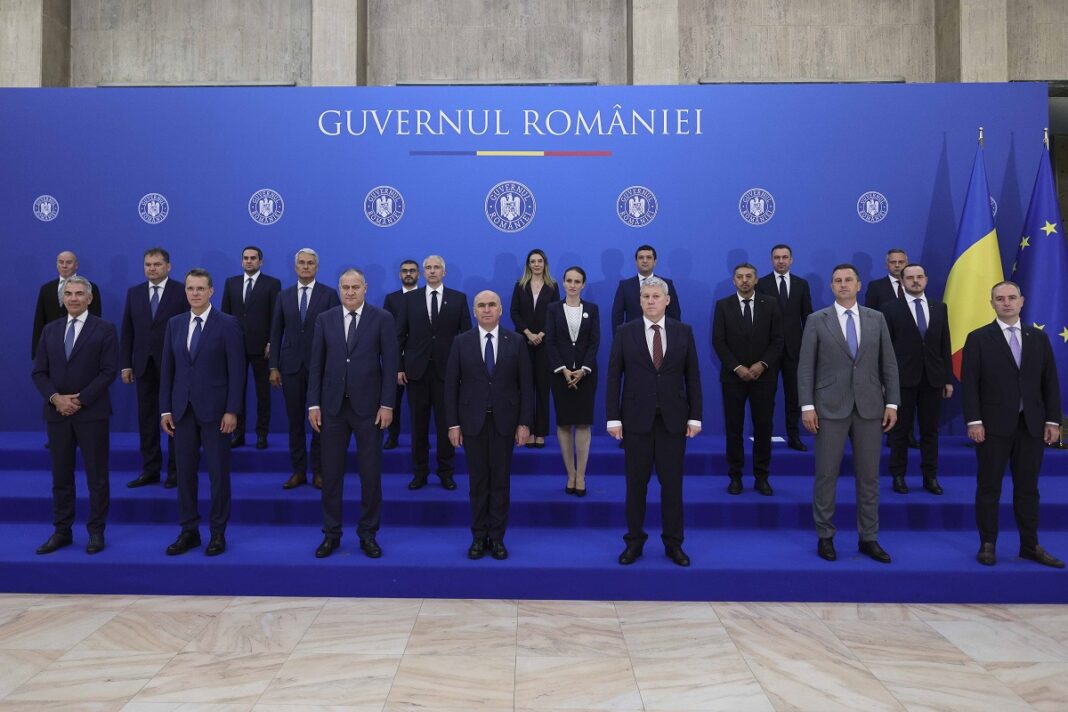 Analiză: În primele șase luni de guvernare, doar două ministere – Economiei și Educației – și-au redus consistent personalul. La nivel național, aparatul bugetar s-a subțiat cu mai puțin de 2%, în plină perioadă de promisiuni privind reducerea cheltuielilor