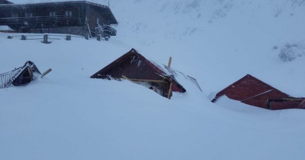 ANM avertizează: urmează trei zile cu ninsori abundente la munte și risc major de avalanșe