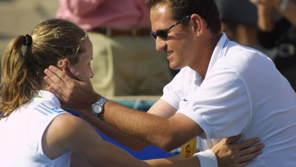 Antrenorul de tenis Font de Mora, reclamat pentru relația „nepotrivită” cu o jucătoare. Sportiva minoră s-a mutat în casa spaniolului