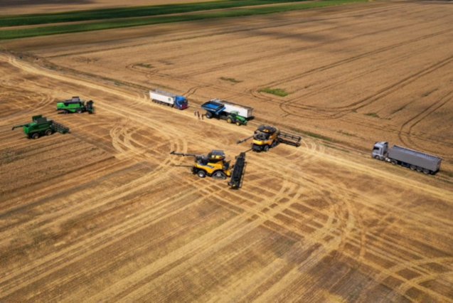 Anul 2025, un an dinamic pentru piaţa tranzacţiilor cu terenuri agricole. Global Records a cumpărat două terenuri agricole de 200 ha în Tuzla, unde Selly a anunţat că face staţiunea Nibiru, iar Andrei Siminel, fostul şef al Vel Pitar, a vândut două terenuri de 100 ha din Botoşani şi Galaţi