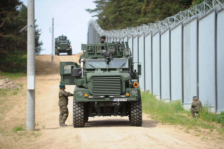 Apărarea flancului estic al NATO. Aliații pregătesc o zonă robotizată, fără trupe, la granița cu Rusia și Belarus