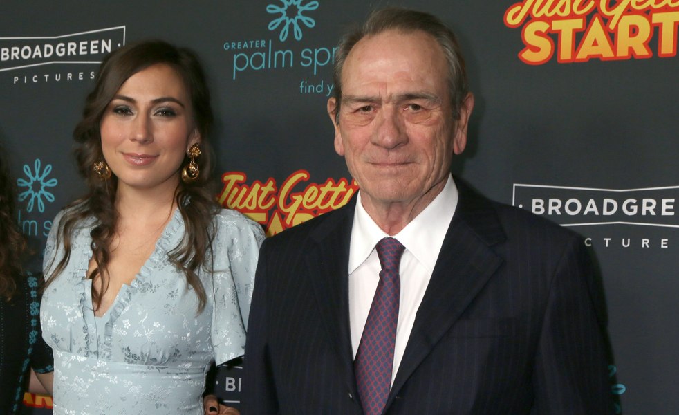 Apelul la 112 care ridică semne de întrebare după moartea fiicei lui Tommy Lee Jones. Tânăra, în vârstă de 34 de ani, ar fi prezentat „modificări de culoare”