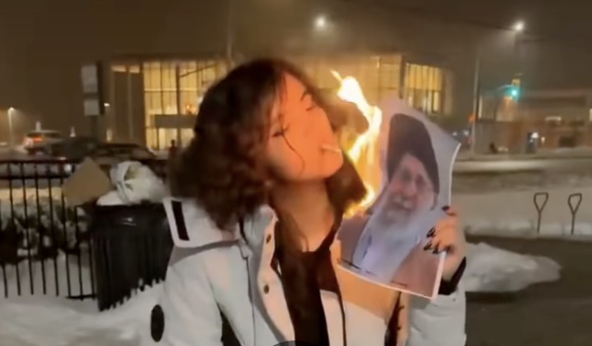 Aprinderea unei țigări cu portretul lui Khamenei în flăcări devine un simbol al protestelor din Iran
