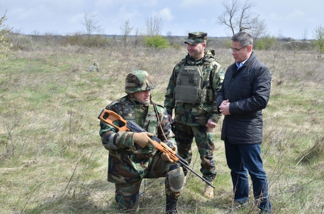 Armata Republicii Moldova renunță la Kalașnikov și trece la armamentul utilizat în Occident