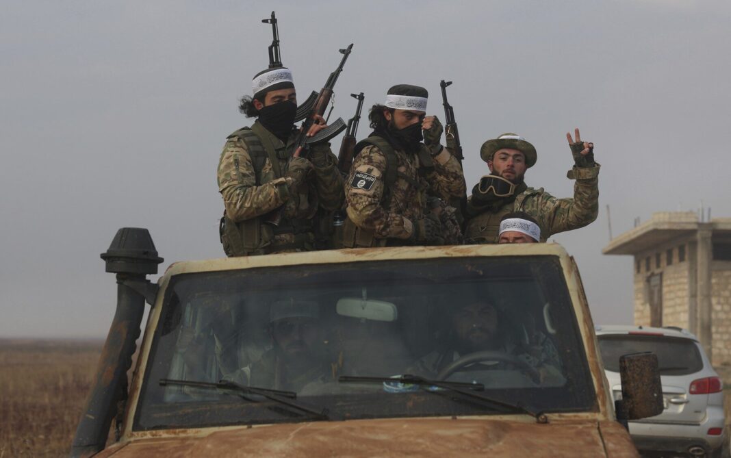 Armata siriană îi va evacua pe combatanţii kurzi încercuiţi în orașul Alep spre zona autonomă kurdă