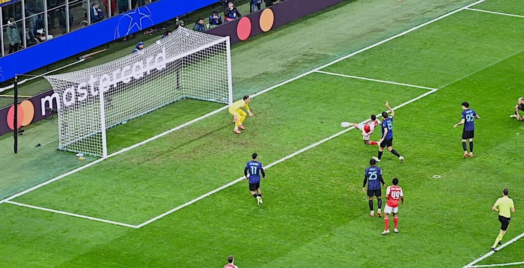 Arsenal, victorie de lider cu Inter Milano pe Giusseppe Meazza, scor 3-1 / Real Madrid a defilat în fața lui Monaco / PSG și Manchester City, înfrângeri surpriză