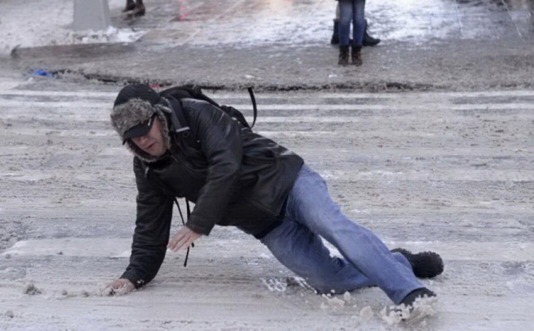 Avertisment IGSU după noaptea geroasă: pericol de alunecare pe gheață în toată țara