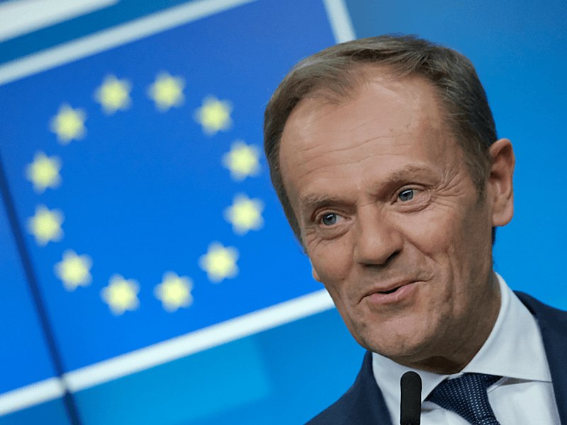 Avertismentul lui Donald Tusk: Europa trebuie să se unească sau va fi „terminată”. „Unul pentru toți și toți pentru unul”, îndeamnă premierul polonez, în timp ce Trump amenință Groenlanda