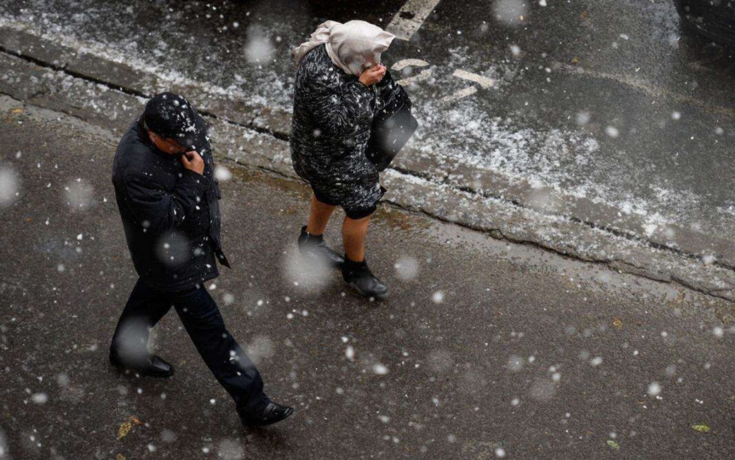 Avertizări meteo extinse: ploi torențiale, lapoviță și viscol în mai multe regiuni ale țării