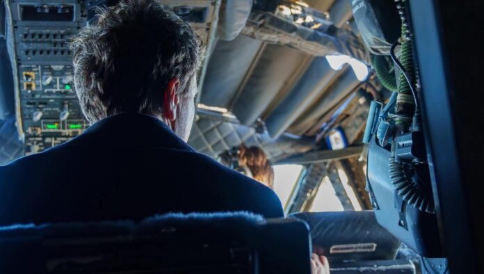 Avionul Spartan al lui Nicușor Dan a fost escortat de două avioane F-18 ale Forțelor Aeriene Elvețiene