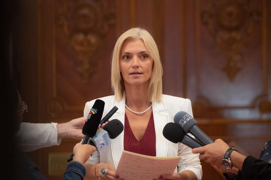 Bacterie periculoasă descoperită în apa curentă în Curtea de Argeș. Alina Gorghiu: „Oamenii nu pot fi lăsați să plătească, la propriu, pentru bacterii”