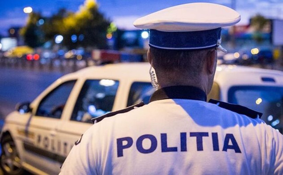 Bărbat din Alba Iulia, căutat de polițiști după ce a făcut acte de exhibiţionism în apropierea unei şcoli