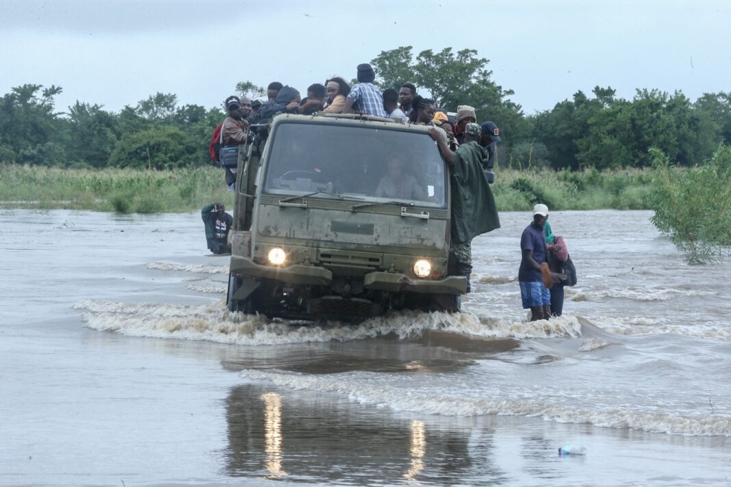 Bilanţul inundațiilor din Mozambic creşte la 106 decese / ONU avertizează asupra unei grave crize umanitare