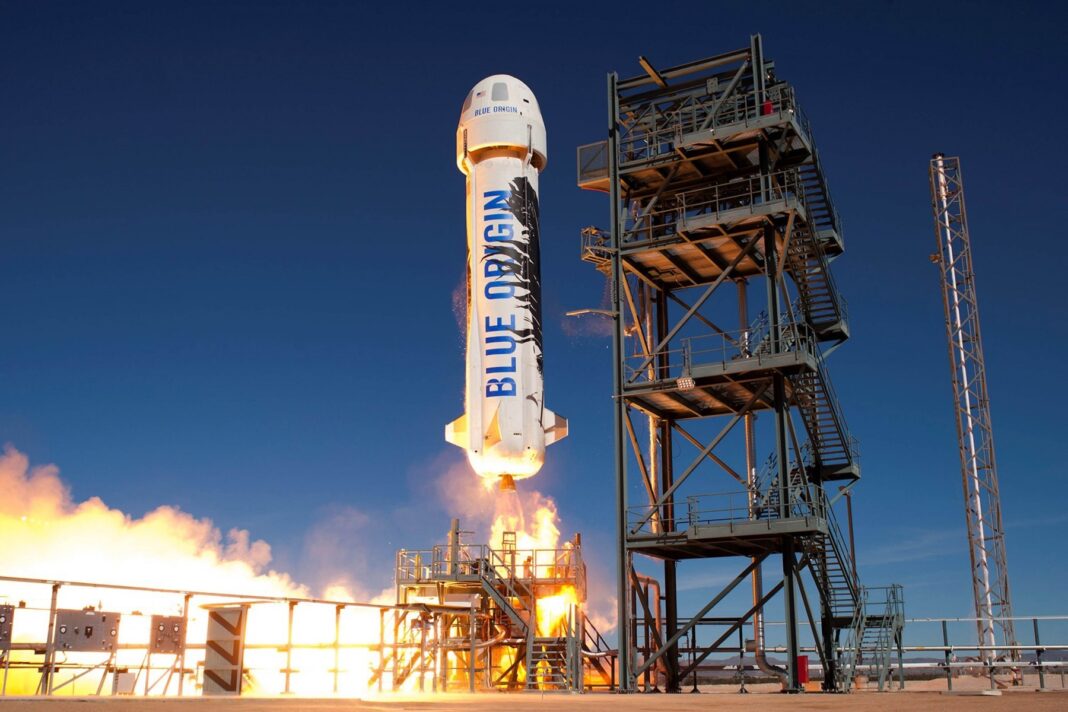 Blue Origin, compania fondată de Jeff Bezos, suspendă zborurile de turism spațial pentru a se concentra asupra programului selenar, în timp ce NASA pregătește lansarea Artemis II către Lună