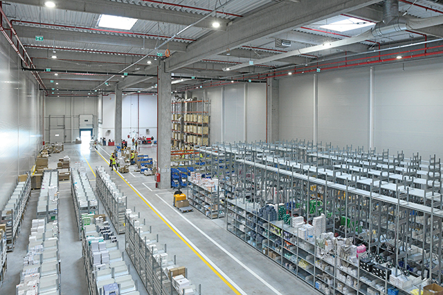Brand românesc cumpără peste hotare. Compania românească Dental Holding, care are în acţionariat fondul Abris Capital, cumpără un jucător de top de pe piaţa de distribuţie stomatologică din Grecia. În total, grupul a operat şapte achiziţii în sectorul în care activează. În 2025, firma autohtonă a făcut tranzacţii în Ungaria şi Croaţia