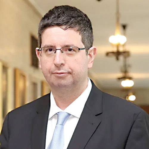 Bursă. Adoptarea monedei euro a urcat indicele bulgar SOFIX cu 19% în câteva zile şi a majorat substanţial numărul de tranzacţii. Petar Chobanov, viceguvernatorul Băncii Naţionale a Bulgariei, pentru ZF: Dinamica reflectă încrederea investitorilor în economie, costurile mai mici pentru tranzacţii şi accesul mai facil la piaţa unică europeană