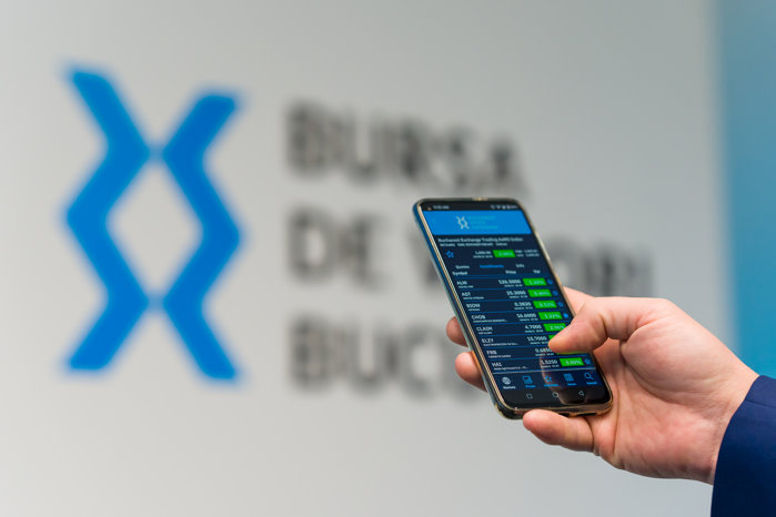 Bursă. ZF Index te învaţă să investeşti: cheltuielile zilnice – motorină, alimente, credite, servicii medicale – se pot transforma în investiţii. O maşină luată pe credit susţine creşterea Băncii Transilvania şi a Petrom. Lapte rece şi roşu în gât? DN Agrar, MedLife, Antibiotice. Ouă fierte la aragaz? Agroland, Transgaz, Romgaz