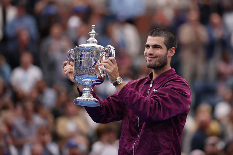 Carlos Alcaraz scrie istorie la Melbourne! Le-a depășit pe Djokovic, Nadal și Federer