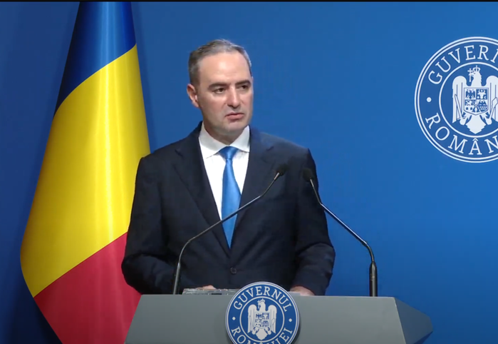 Către ce proiecte de infrastructură alocă bani Ministerul de Finanţe în acest an? Din cele 195 de proiecte, cu o valoare totală de aproape 460 de miliarde de lei, priorităţile Guvernului sunt autostrăzile A7 şi A1, spitalele regionale din Iaşi, Cluj şi Craiova, precum şi Magistrala 6 de metrou din Bucureşti
