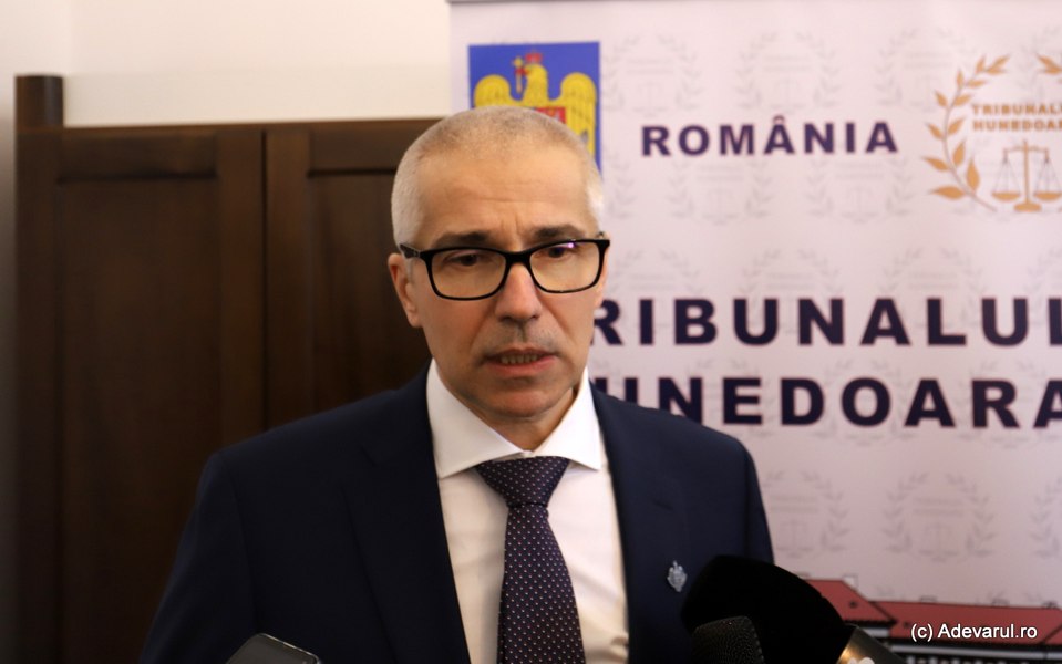 Cazul Marinescu este acum în curtea premierului şi a preşedintelui