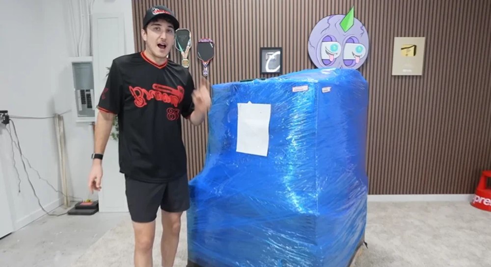 Ce a găsit un youtuber din Georgia într-un palet cu produse Apple returnate pe care a plătit 1.300 de euro