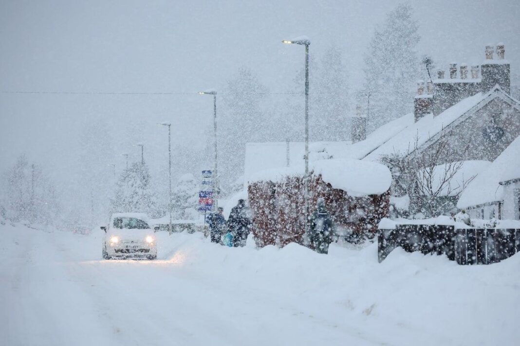 Ce este o „bombă meteorologică”, fenomenul meteo care lovește în această seară Marea Britanie? / Avertizare rară de „pericol pentru viață”, emisă de meteorologi pentru zone din UK de care se apropie furtuna Goretti