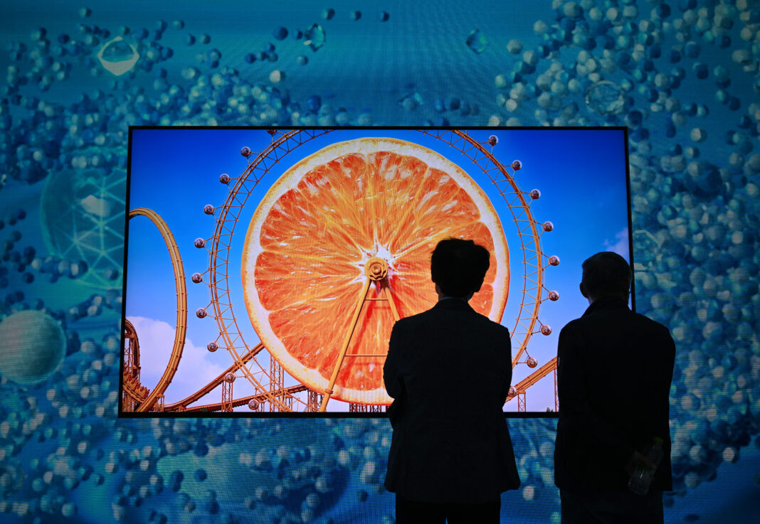 Ce este RGB LED, noua tehnologie de pe piața televizoarelor moderne care promite să depășească QLED, OLED și MiniLED