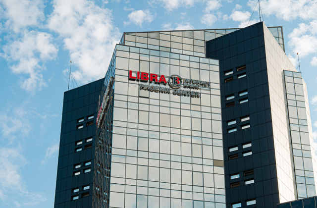 Ce estimări are Libra Internet Bank pentru România în anul 2026:  Dobânda-cheie va scădea la 6%, de la 6,5%, în condiţiile în care inflaţia anuală ar putea coborî spre intervalul 4-5% la finalul lui 2026, cursul valutar va fi între 5,10 şi 5,15 lei/euro, iar economia României ar putea creşte cu doar 1,2% în 2026
