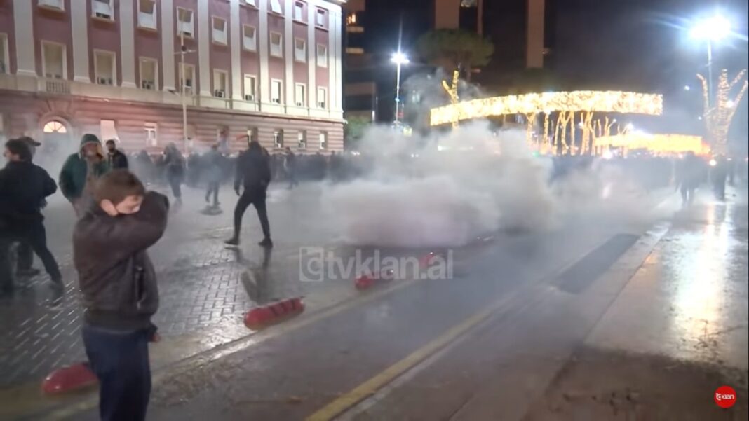 Cel puțin 25 de arestări la un protest antiguvernamental în capitala Albaniei