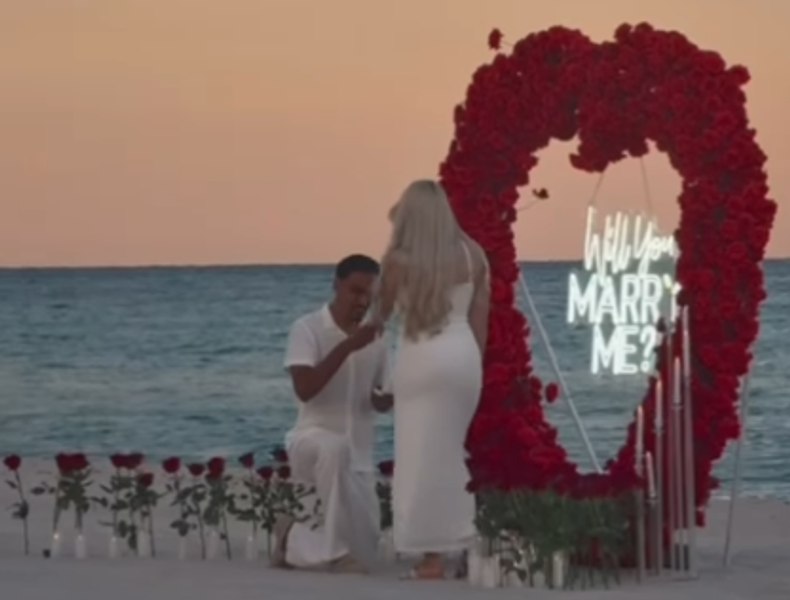 Cerere în căsătorie peste Ocean! Ștefan Baiaram și-a surprins iubita cu inelul, în America, în cel mai romantic cadru. „Singura femeie lângă care mă văd!”