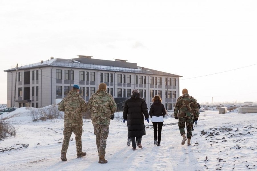 Chișinăul construiește o unitate militară la standarde UE. Maia Sandu, în inspecție la șantier: ,,Investiții în pace”