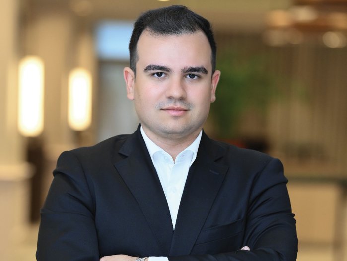 Cine este David Aron, cel care a preluat conducerea Alpin Group şi să facă din celebrul Alpin din Poiana Braşov un brand hotelier naţional munte, mare, Bucureşti. 10 sfaturi pentru tinerii care îşi încep cariera