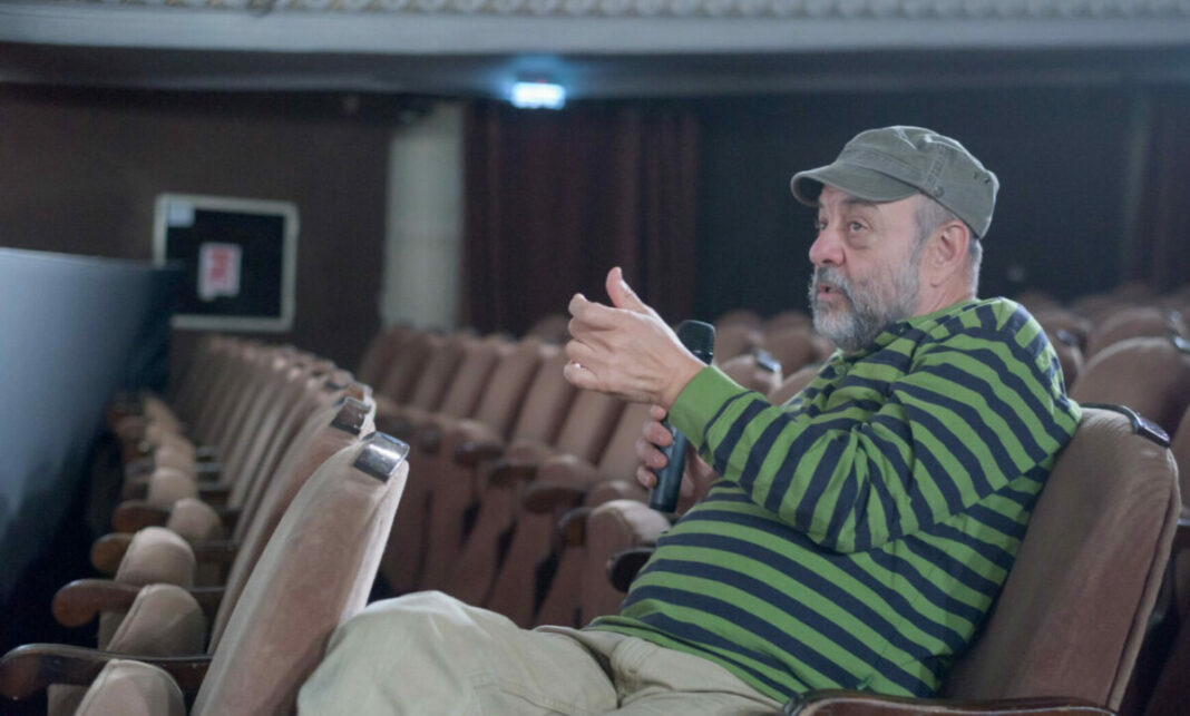 Clarificările Teatrului Maghiar din Cluj, după ce s-a speculat că piesa „Regele Moare”, în regia lui Tompa Gábor, ar fi fost scoasă din programul teatrului din Budapesta din motive politice ori pentru că ar fi semănat cu un spectacol al regizorului Purcărete