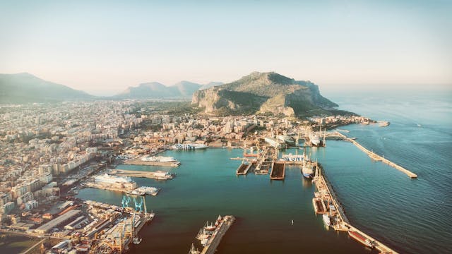 Cod roșu de vreme severă în Sicilia. MAE avertizează românii care călătoresc în Italia