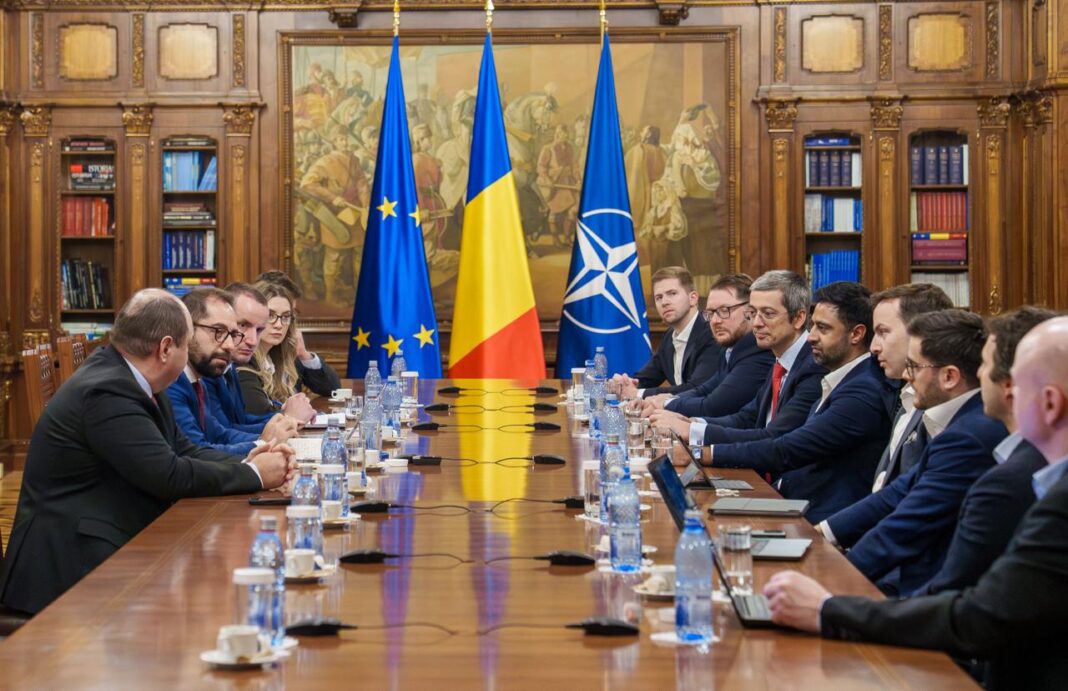 Colaborarea între palate: Consilierii economici ai președintelui Nicușor Dan și premierului Ilie Bolojan, împreună la o discuție cu investitorii care împrumută România