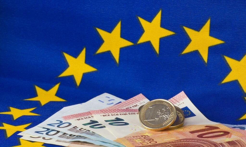 Condamnări cu suspendare Botoșani după ce a fost falsificat un proiect european de aproape 20 de milioane de lei / 27 de locuințe ale unor romi trebuiau reabilitate /„Primarul ne-a amenințat că ne dă pe toți afară dacă nu semnăm”