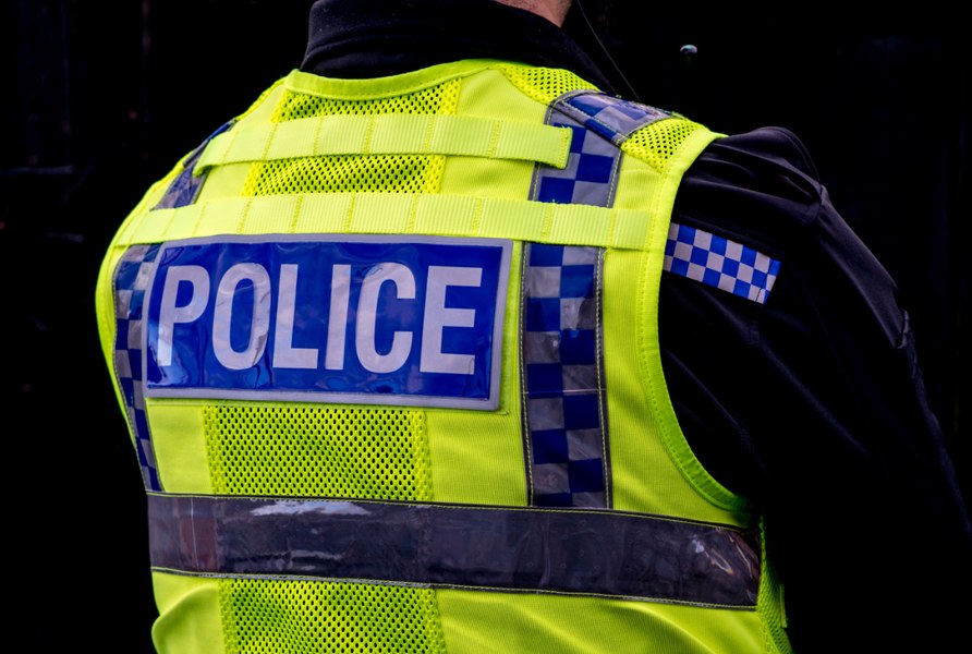 Confuzie șocantă după un accident: poliția a anunțat greșit părinții că fiul lor adolescent a murit, deși era de fapt în viață în spital