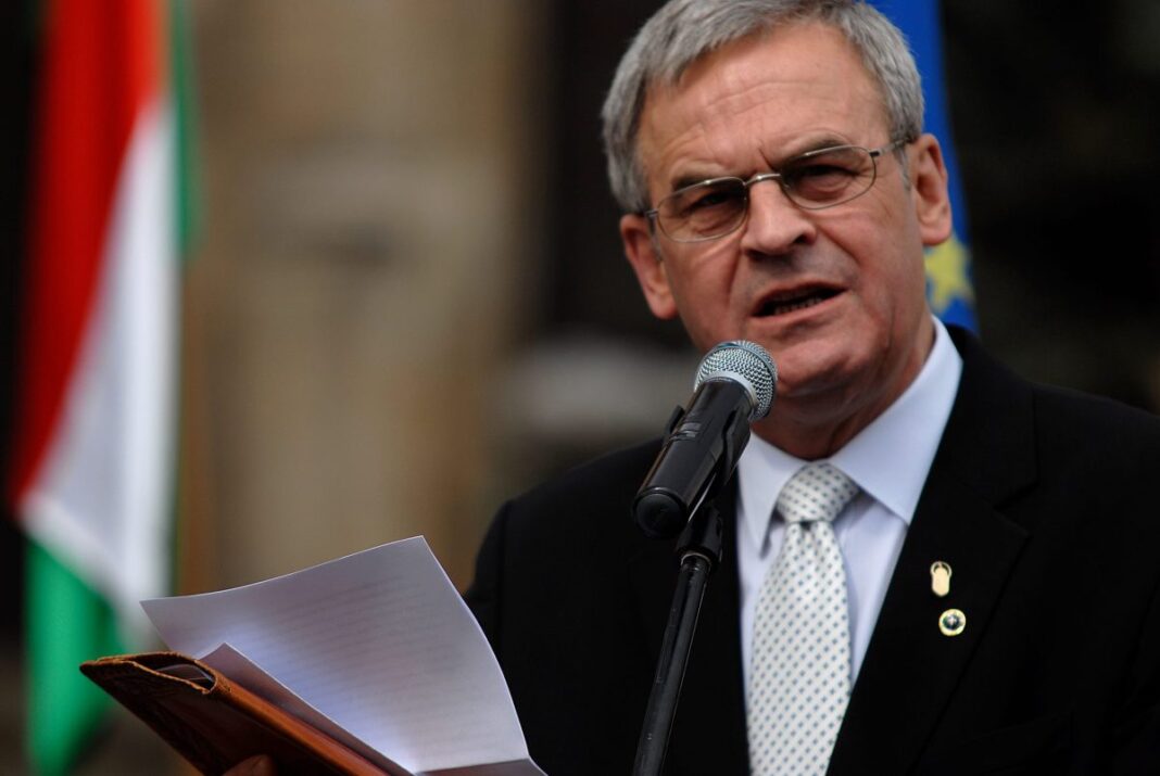 Consiliul Național Maghiar din Transilvania, organizație controlată de politicianul Laszlo Tokes, organizează un forum despre necesitatea autonomiei